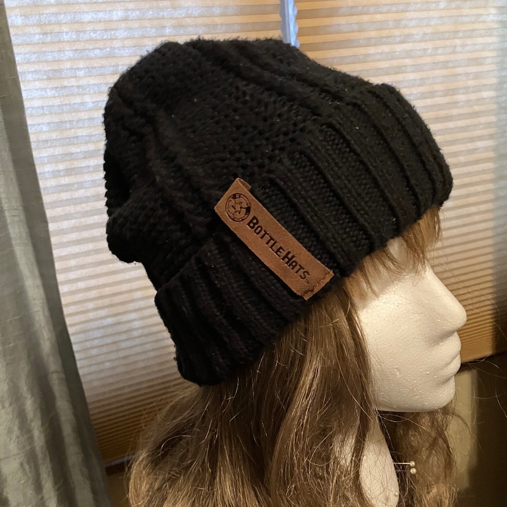 C.C. MITTENS, FAUX FUR LINED, & BOTTLEHATS BLACK KNIT BEANIE, FLEECE LINED
